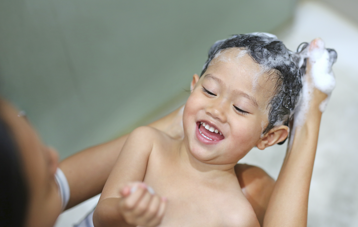 Rambut kusut anak, solusi rambut kusut, perawatan rambut si kecill, tips rambut sehat, rambut kering anak, Bunda, si Kecil